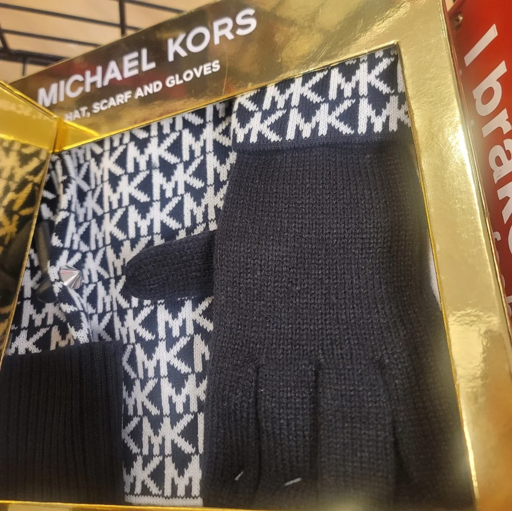 NWT~MICHAEL KORS SCARF, HAT & GLOVE SET BLACK/WHITE O/S - Picture 2 of 7